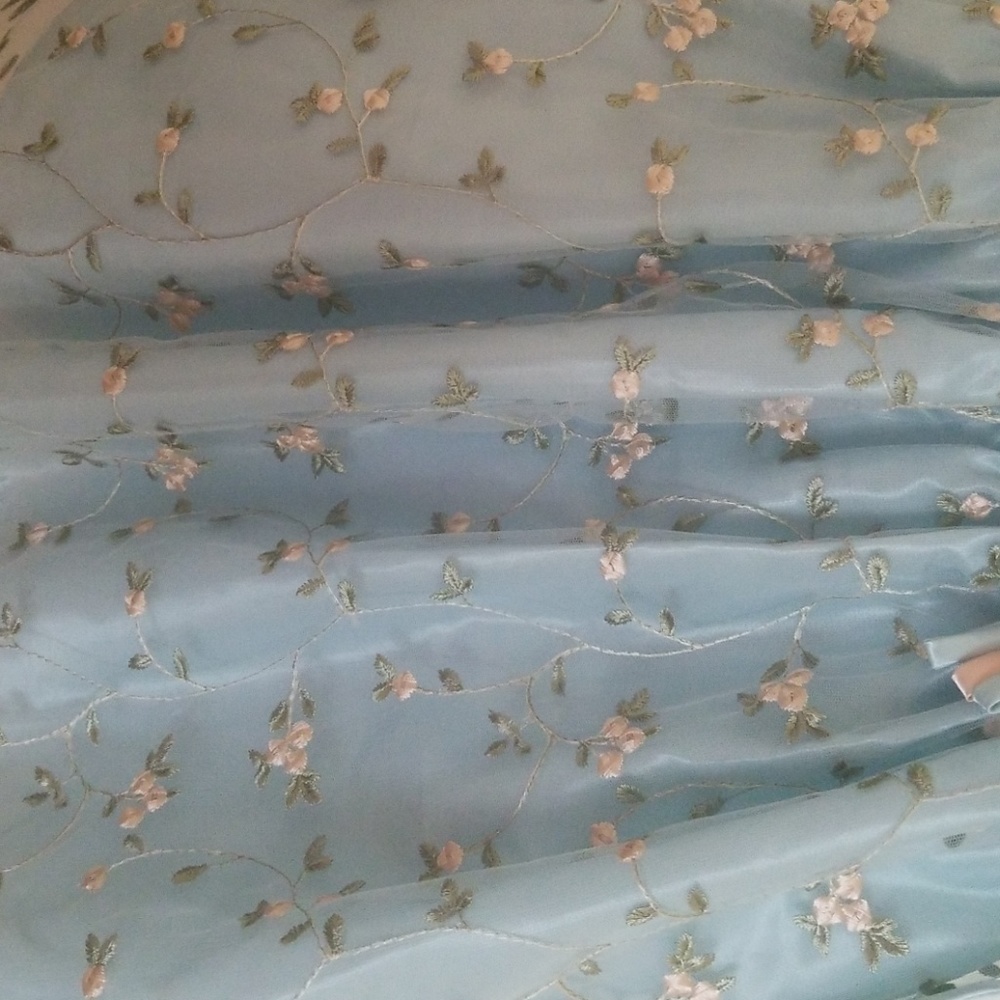 Dress - Picture 3 of 3